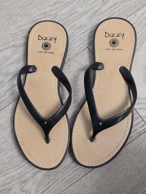 Dizzy Black Thong Sandals with Tan Footbed